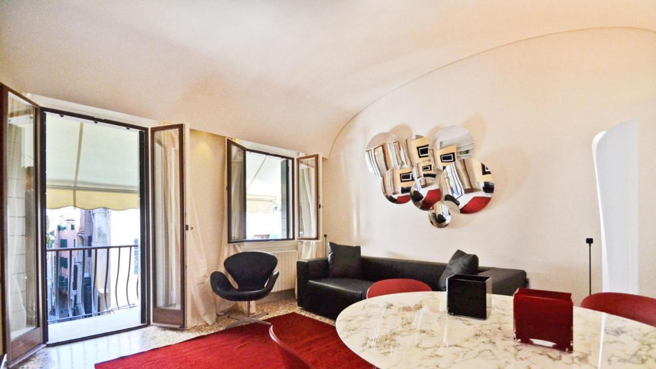 Ai Bareteri Luxury Canal View Венеция Экстерьер фото