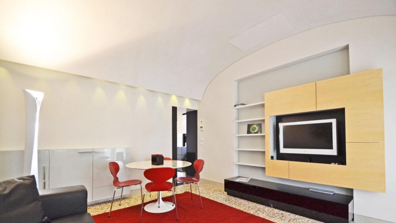 Ai Bareteri Luxury Canal View Венеция Экстерьер фото